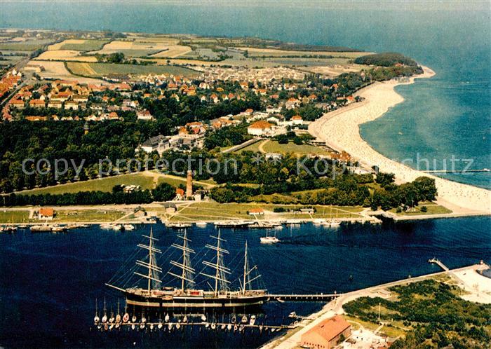 Travemuende Ostseebad Fliegeraufnahme mit Viermastsegler