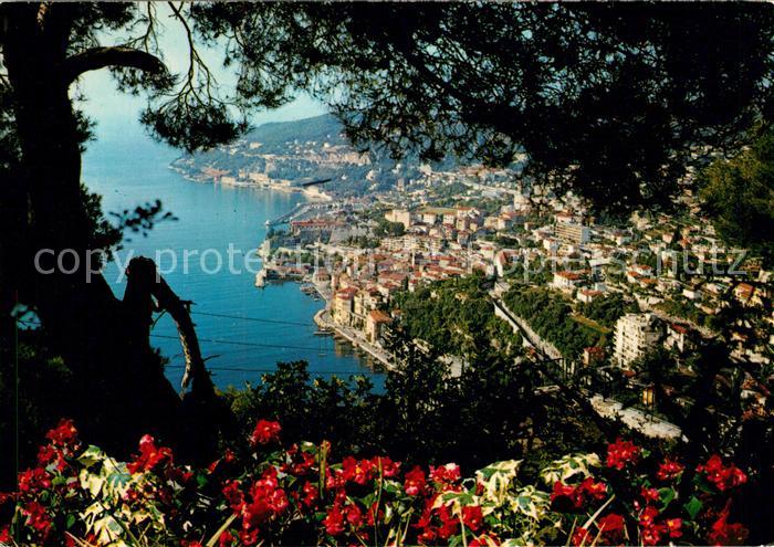 Villefranche-sur-Mer Vue generale au fond la Darse