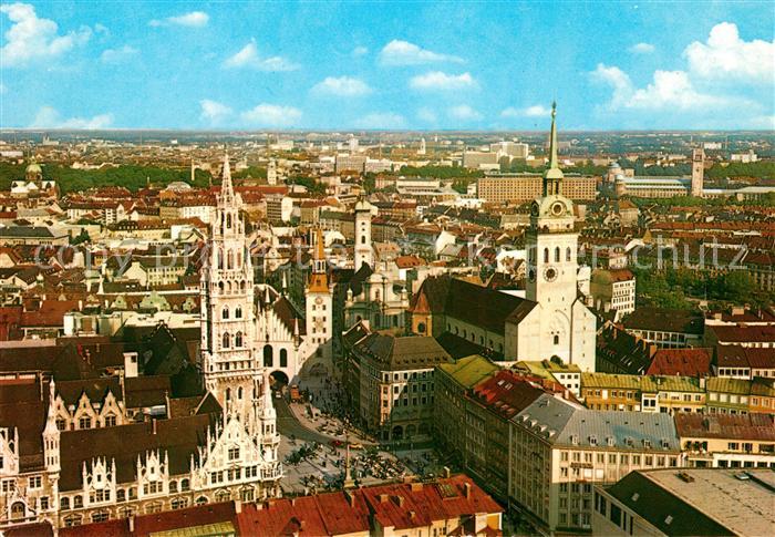 Muenchen Stadtpanorama Marienplatz Tuerme der Stadt