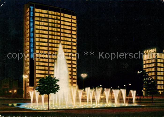 BERLIN  DE Ernst Reuter Platz mit Springbrunnen Hochhaus Nachtaufnahme