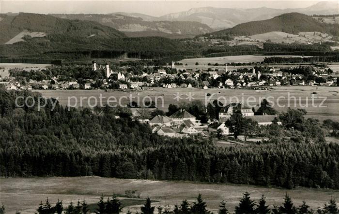 Isny Allgaeu mit Neutrauchburg Allgaeuer Alpen Fliegeraufnahme