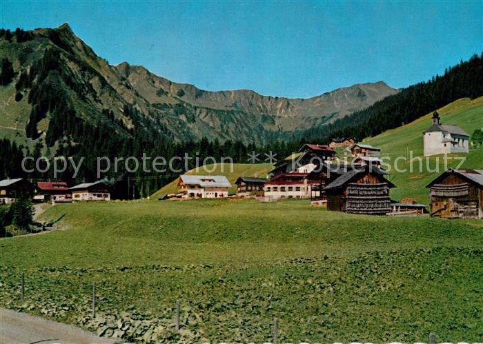 Baad Mittelberg Kleinwalsertal Ortsansicht mit Kirche mit Unspitze Allgaeuer Alp