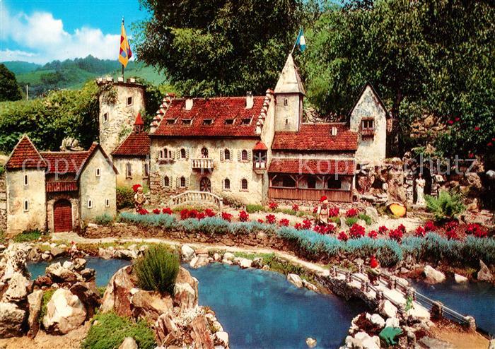 Simonswald Cafe Maerchengarten Maerchenschloss mit Schneewittchen und sieben Zwe