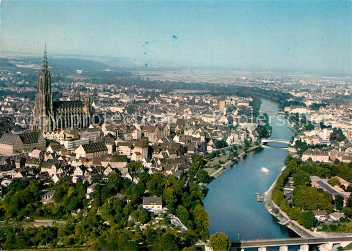 Ulm Donau Stadtpanorama mit Muenster Hoechster Kirchturm der Welt Fliegeraufnahm