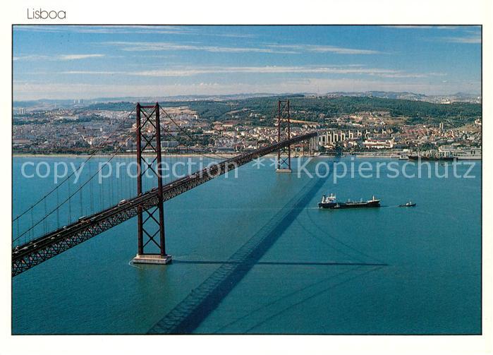 Lisboa Bruecke ueber den Tejo Schiff Fliegeraufnahme