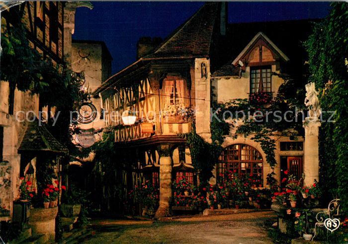 Bourbon-Lancy La Maison de Bois illuminee