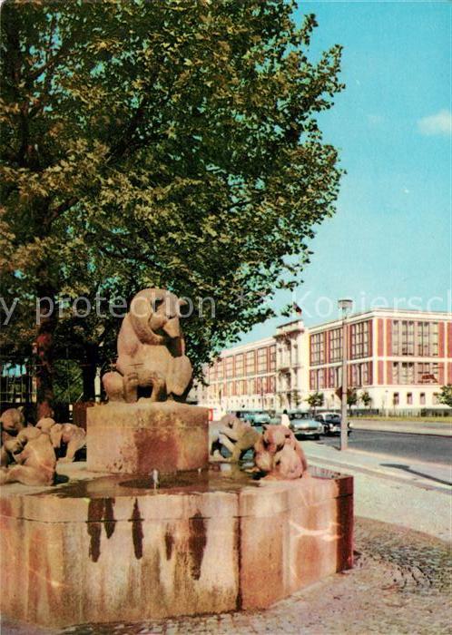 BERLIN  DE Staatsratsgebaeude Brunnen