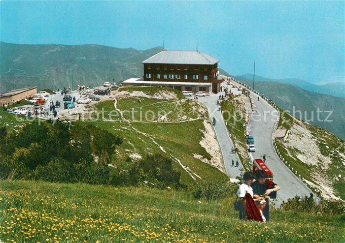 Cima Grappa Rifugio Bassano sulla sfondo fiume Piave