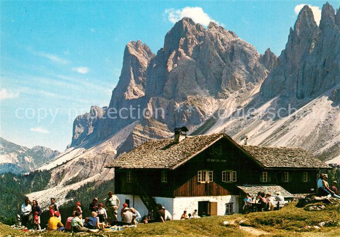 Brogleshuette Rifugio Malga Brogles mit Geisler-Gruppe