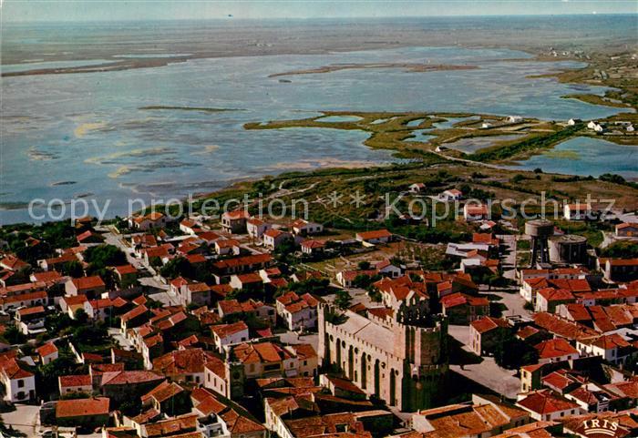 Les Saintes-Maries-de-la-Mer Vue aerienne Eglise fortifiée Camargue