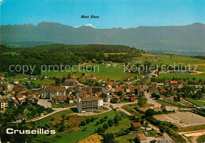 Cruseilles Vue aérienne au fond le Mont Blanc
