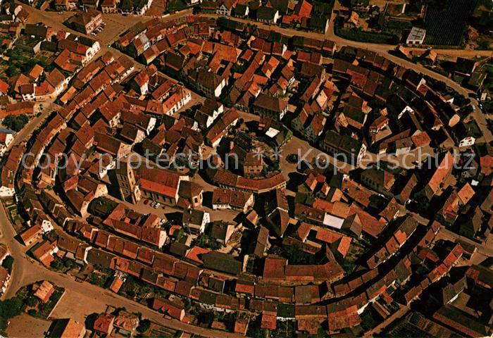 Eguisheim Haut Rhin avec ses remparts vue aérienne