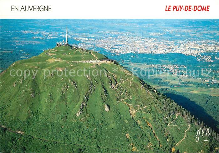Le Puy de Dome et Clermont Ferrand en arrière plan vue aérienne