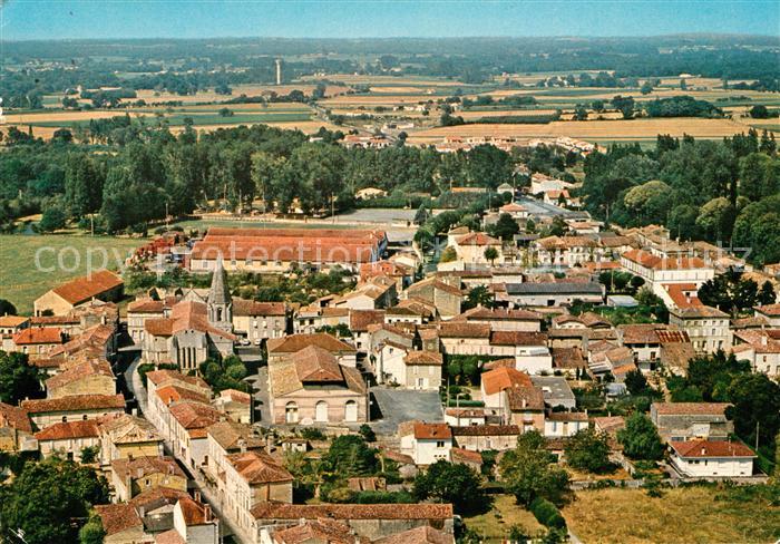 Gemozac Le Bourg et l'Eglise vue aérienne