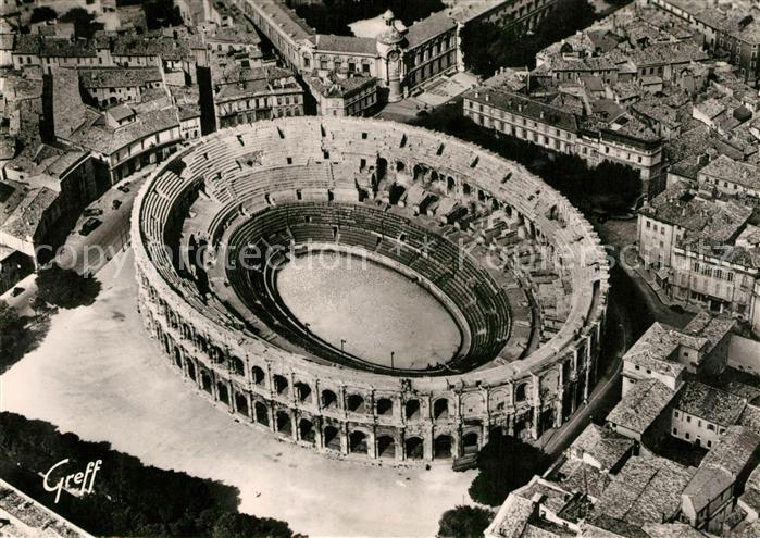 Nimes Vue aerienne Les Arenes