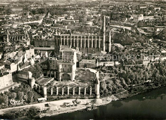 Albi Tarn Vue generale sur la Cathedrale et les bords du Tarn