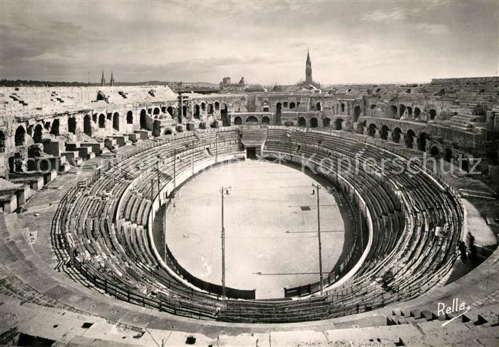 Nimes Interieur des arenes romaines