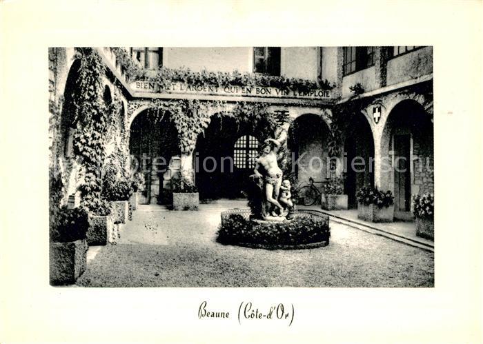 Beaune Cote d Or Burgund Caves Exposition de la Reine Pedauque La Cour d Honneur