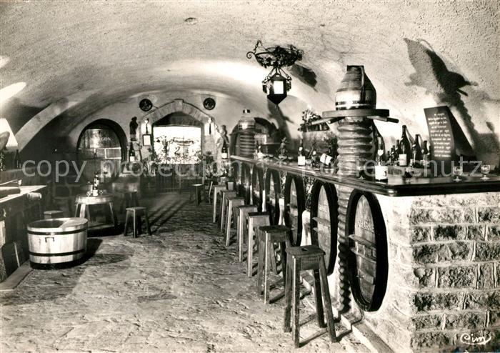 Villie-Morgon Ensemble du Caveau vu de l'entree