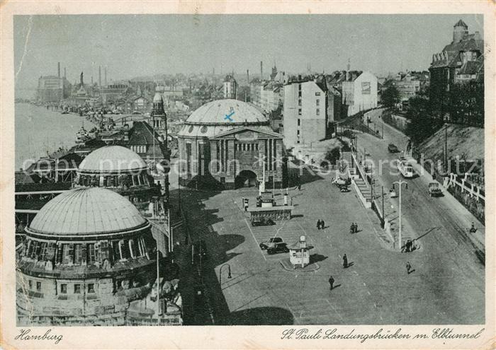 Hamburg St Pauli Landungsbruecken mit Elbtunnel