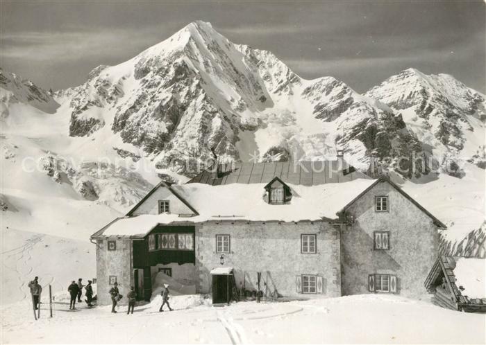 Sulden Solda Schubachhuette mit Koenigsspitze