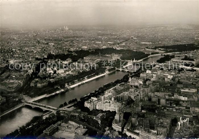 Paris Eiffel Turm Montmartre  Fliegeraufnahme