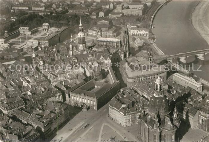 Dresden Blick ueber den Neumarkt vor Zerstoerung 1945 Fliegeraufnahme Repro