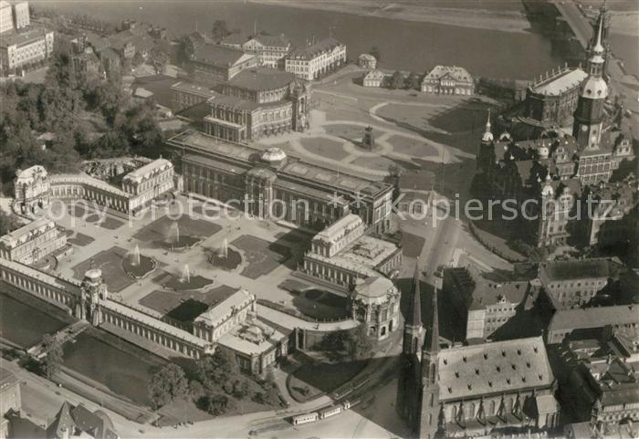 Dresden Zwinger und Theaterplatz vor Zerstoerung 1945 Fliegeraufnahme Repro