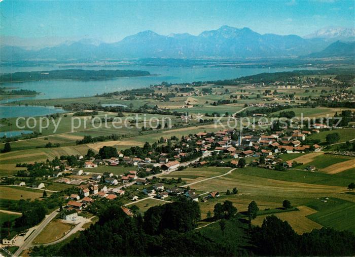 Rimsting mit Blick auf Chiemsee und Hochgern Alpen Fliegeraufnahme