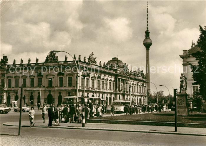 BERLIN  DE Unter den Linden Museum fuer Deutsche Geschichte Fernsehturm Hauptsta