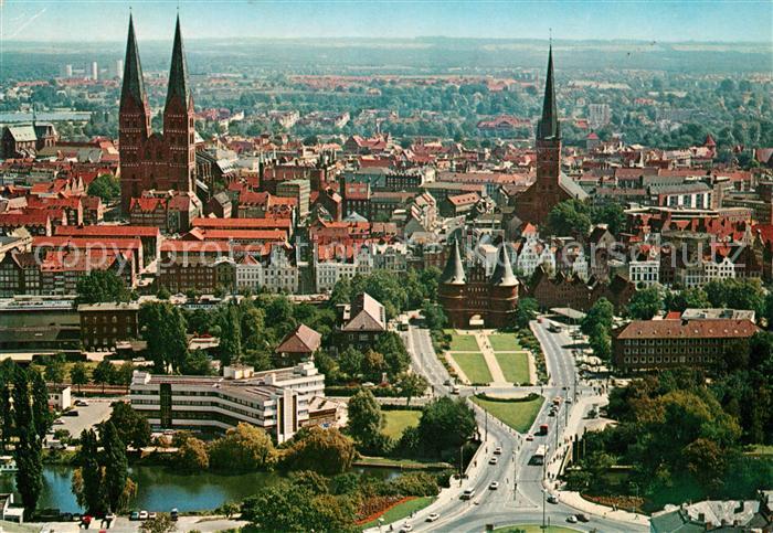 Luebeck Fliegeraufnahme Holstentor St. Petri