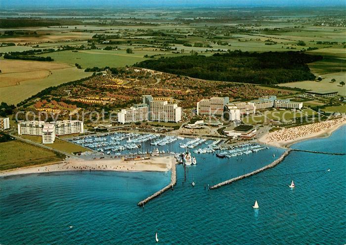 Damp Fliegeraufnahme mit Strand Hafen