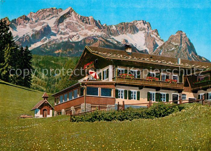 GARMISCH-PARTENKIRCHEN Bayern Berggasthof Gschwandtnerbauer gegen Zugspitzgruppe