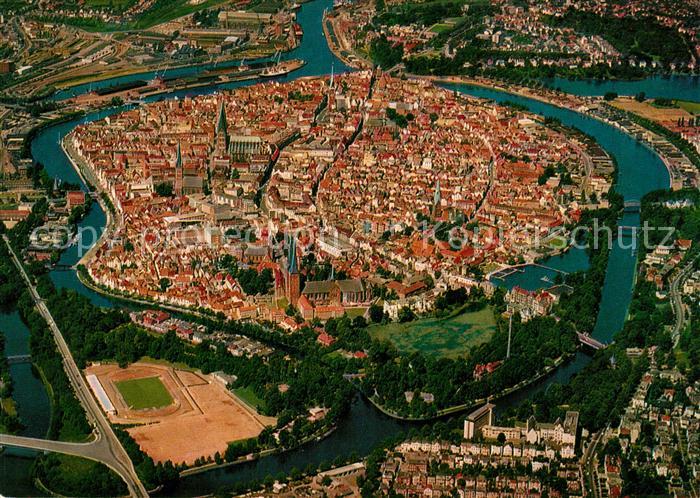 Luebeck Stadtzentrum Hansestadt Fliegeraufnahme