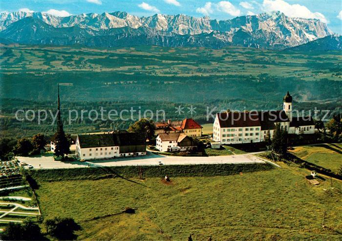 Weilheim Oberbayern Blick vom Hohenpeissenberg auf Ammergebirge mit Zugspitze We