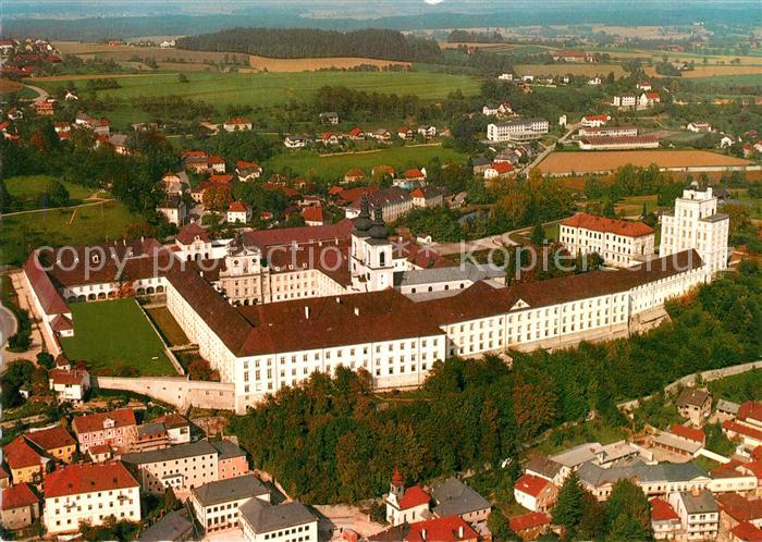 Kremsmuenster Fliegeraufnahme Benediktinerstift