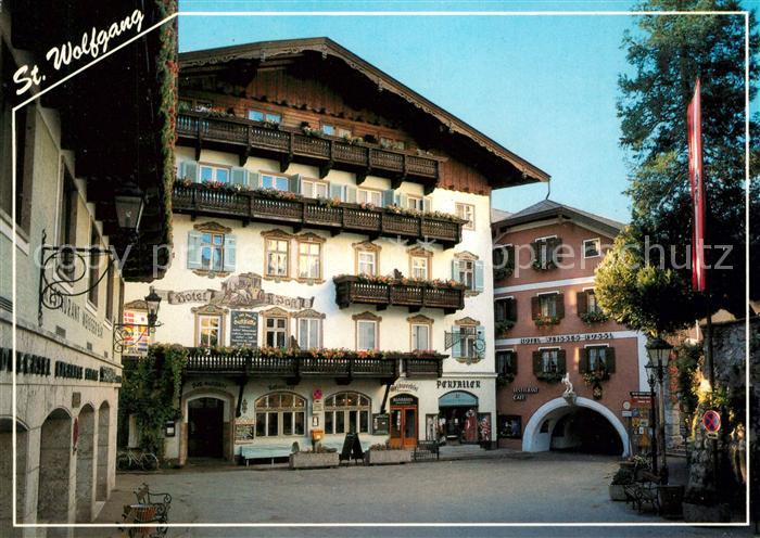 St Wolfgang Salzkammergut Marktplatz mit Hotel Post und Romantikhotel Im Weissen