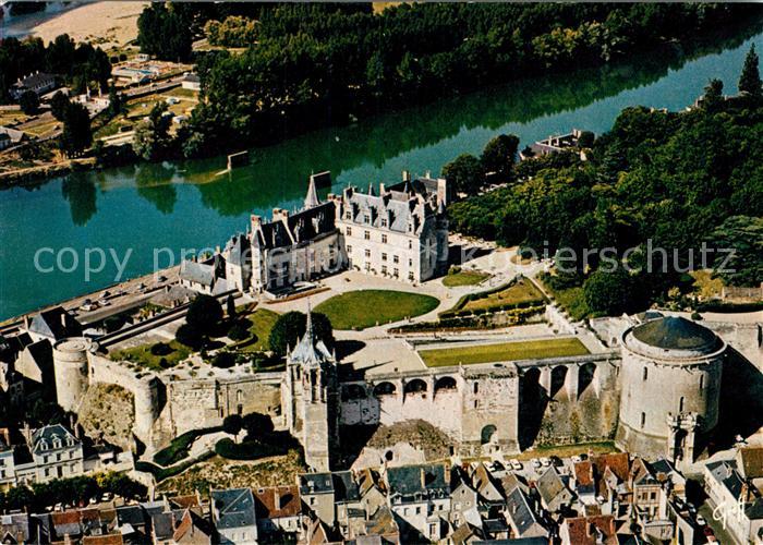 Amboise Le Chateau avec la Chapelle Saint Hubert Vue aerienne