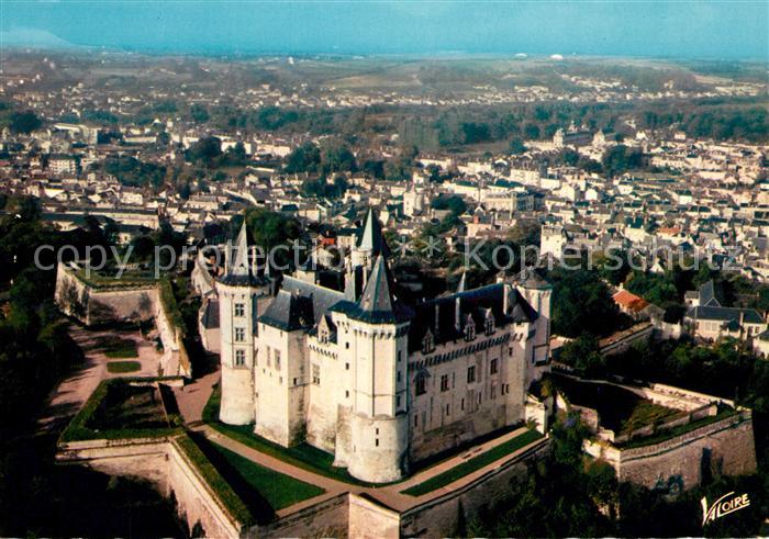 Saumur Vue aerienne sur le chateau et ses remp