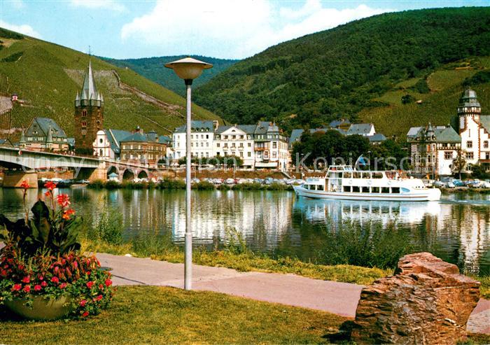 Bernkastel-Kues Uferpartie an der Mosel Ausflugsdampfer