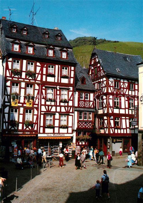 Bernkastel-Kues Marktplatz Altstadt Fachwerkhaeuser
