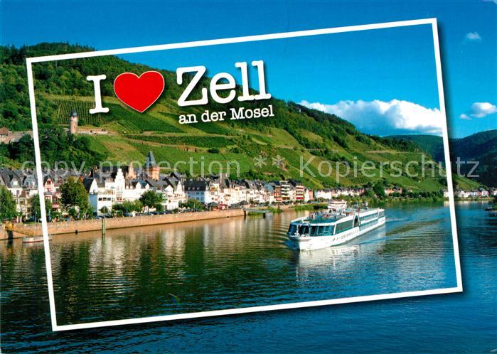 Zell Mosel Blick zum Ort mit Fahrgastschiff