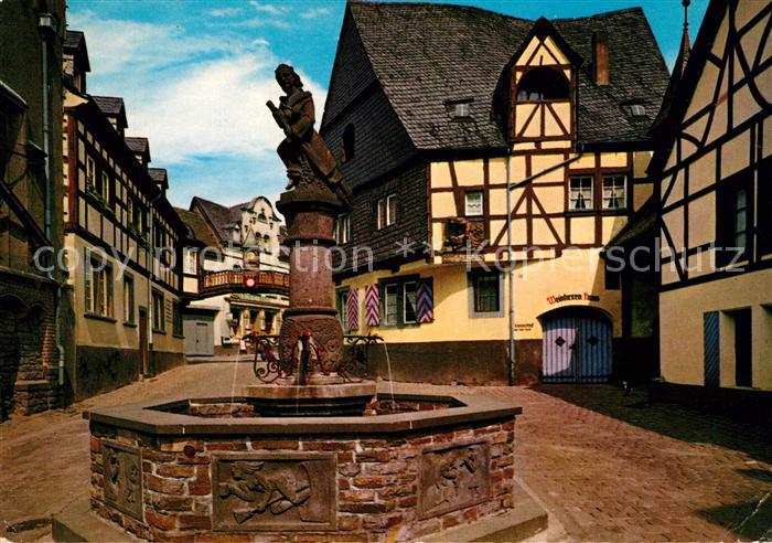 Winningen Mosel Weinhexenbrunnen Altstadt Fachwerkhaeuser