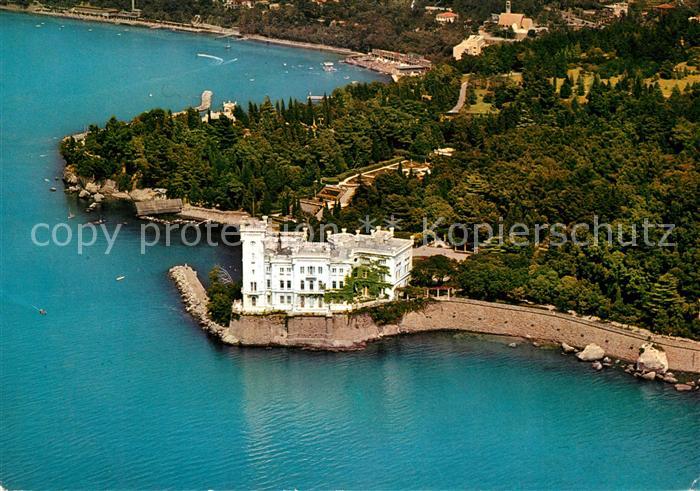Trieste Parco di Miramare con il castello veduta aerea