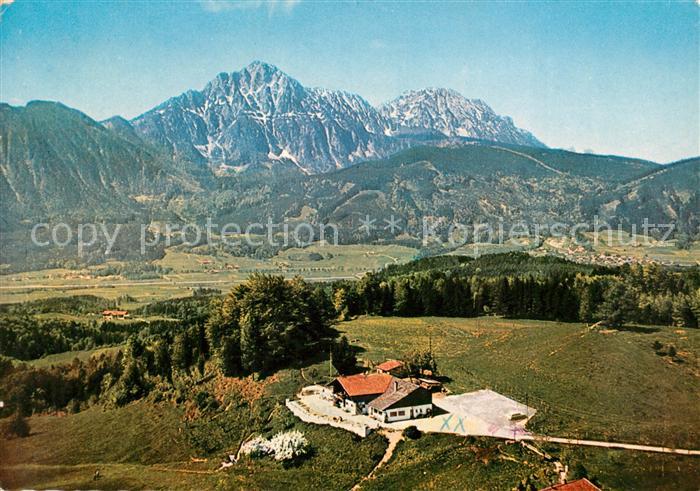 Piding Gaststaette Neubichler Alm mit Blick zum Staufen und Zwiesel Chiemgauer A
