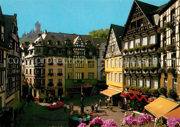 Cochem Mosel Marktplatz St Martinsbrunnen Altstadt Fachwerkhaeuser Reichsburg
