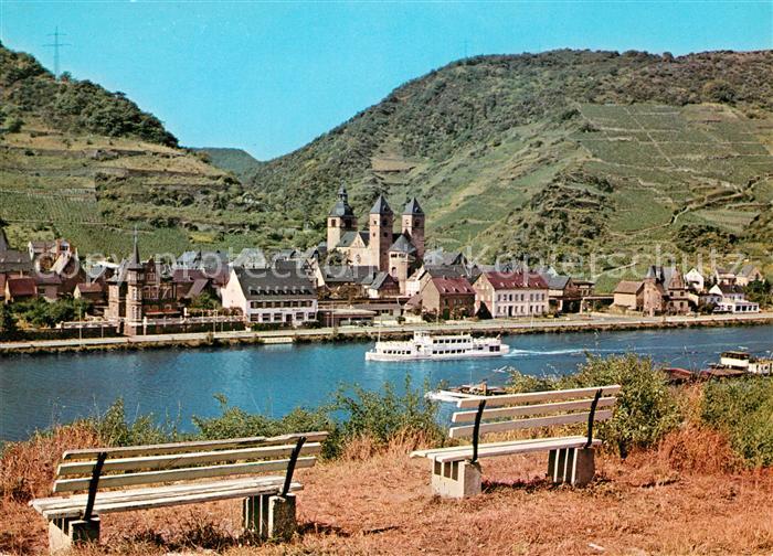 Karden Blick ueber die Mosel zum Ort