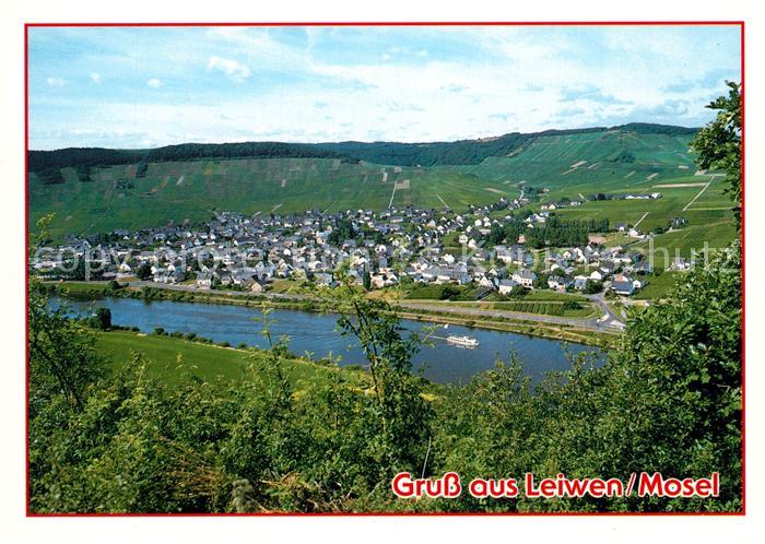 Leiwen Mosel Panorama Blick ueber die Mosel Weinberge