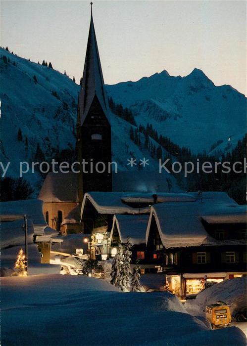 Mittelberg Kleinwalsertal Ortsmotiv mit Kirche zur Weihnachtszeit Winterlandscha