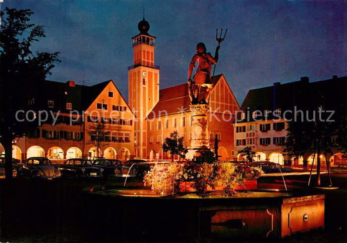 FREUDENSTADT BW Marktplatz mit Rathaus und Neptunbrunnen Nachtaufnahme